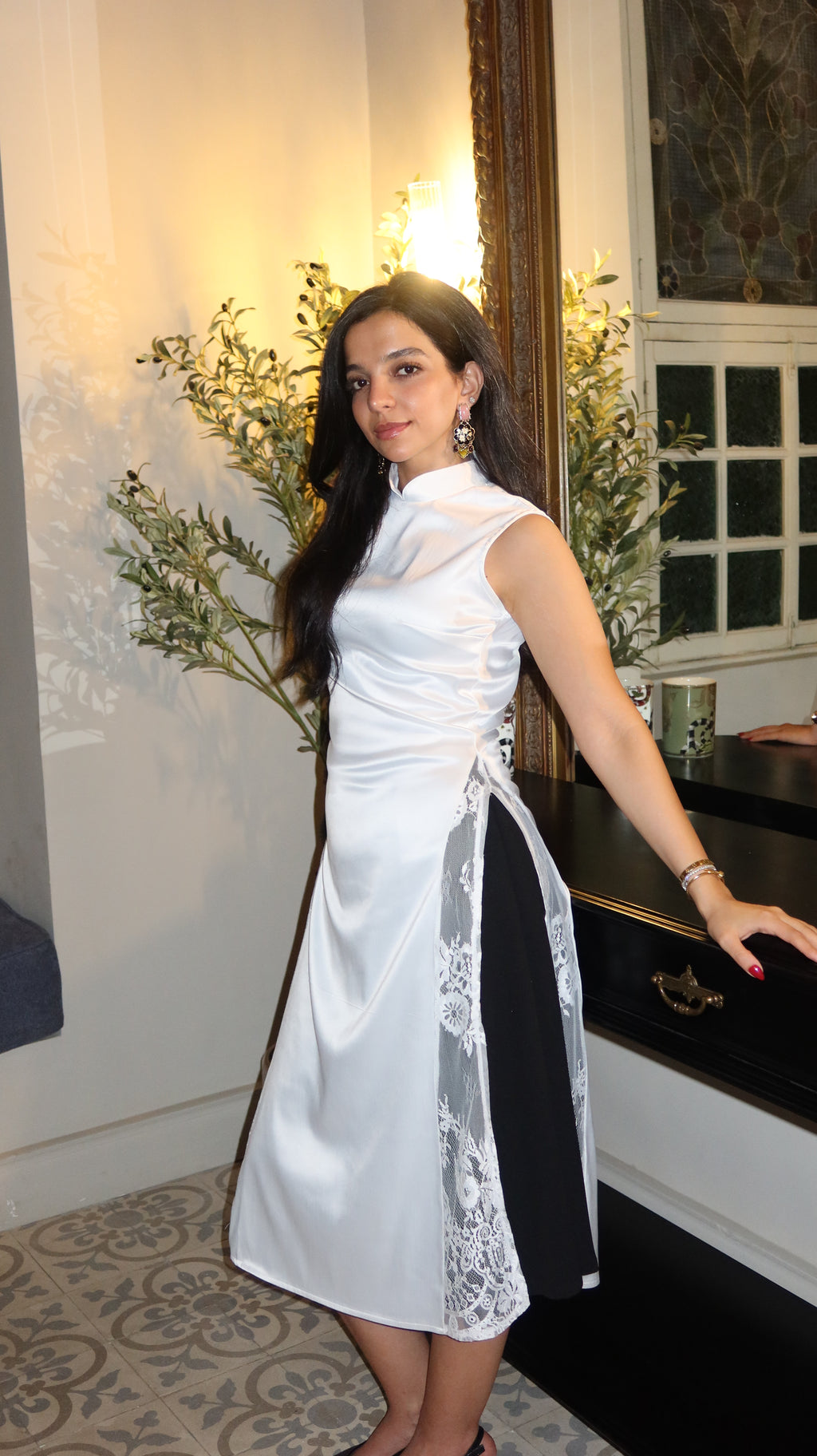 THE WHITE LACE DRESS